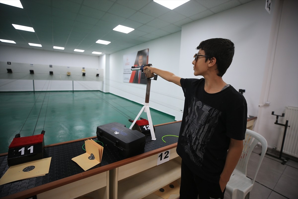 Paris 2024 Olimpiyat Oyunları'nda takım arkadaşı Şevval İlayda Tarhan'la Türkiye'ye 10 metre...