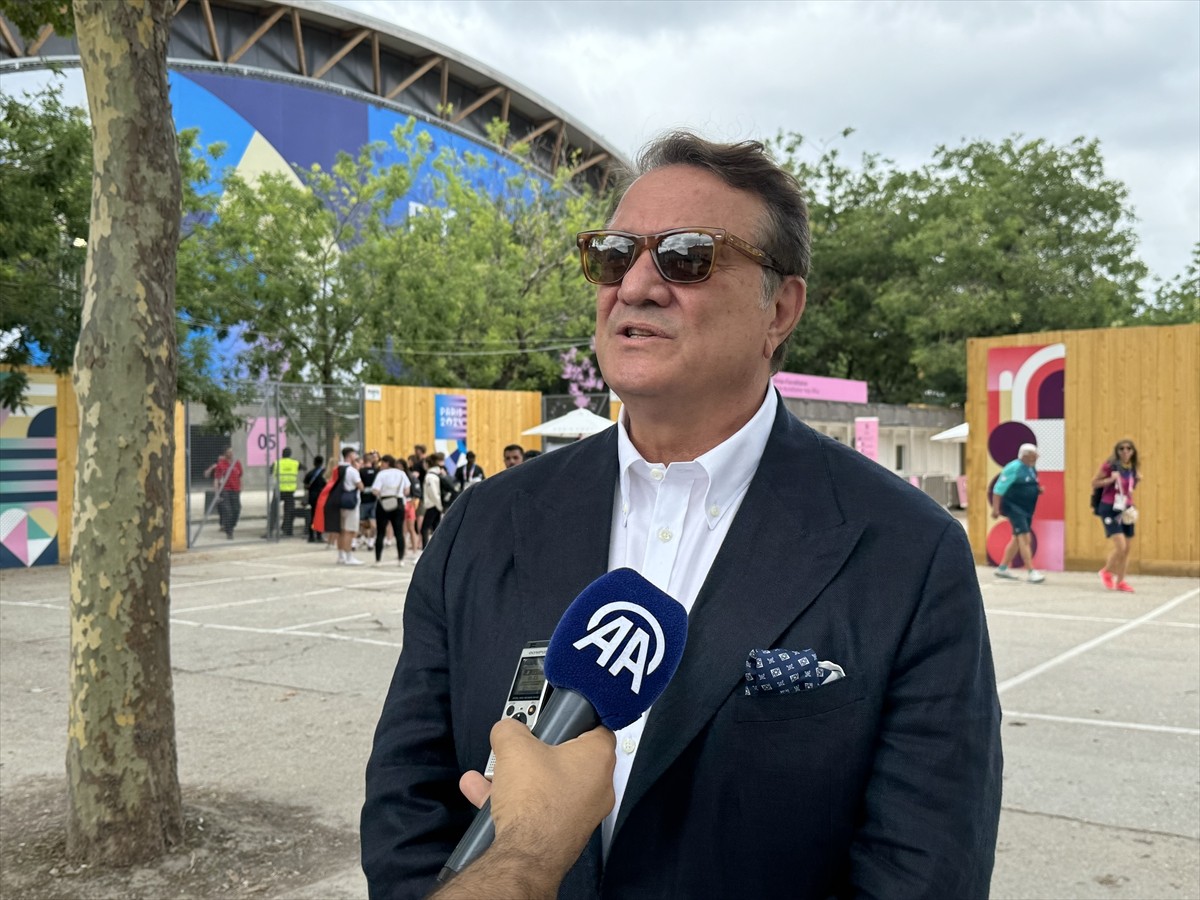 Paris 2024 Olimpiyat Oyunları'nı takip eden Beşiktaş Kulübü Başkanı Hasan Arat, AA muhabirinin...