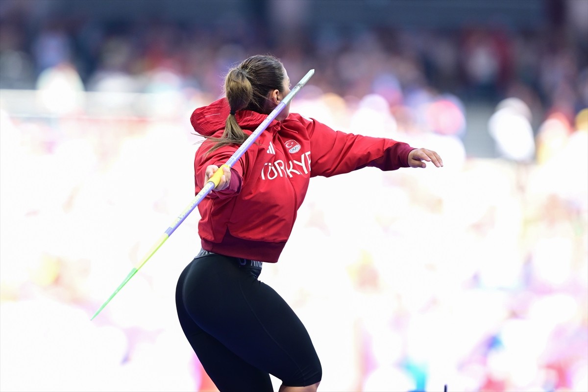 Paris 2024 Olimpiyat Oyunları kadınlar cirit atma müsabakası Fransa'nın başkenti Paris'teki Stade...