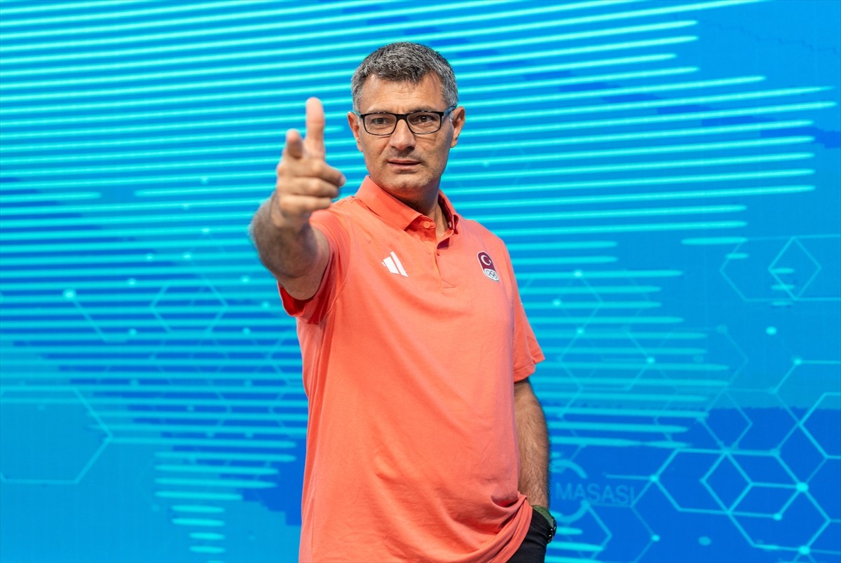 Paris 2024 Olimpiyatları'nda karışık takım 10 metre havalı tabanca kategorisinde gümüş madalya...