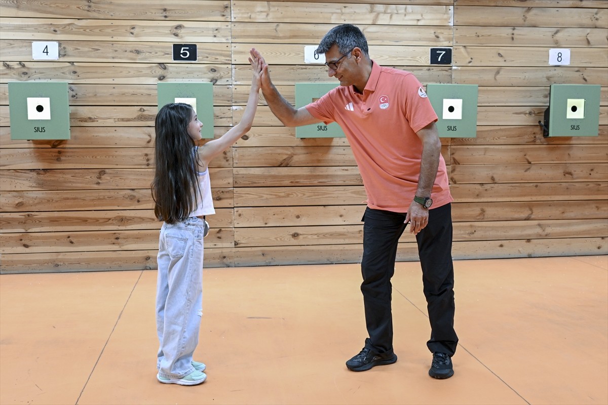 Paris 2024 Olimpiyatları'nda karışık takım 10 metre havalı tabanca kategorisinde Şevval İlayda...