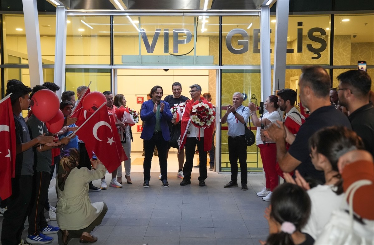 Paris 2024 Olimpiyatları'nda karışık takım 10 metre havalı tabanca kategorisinde Şevval İlayda...