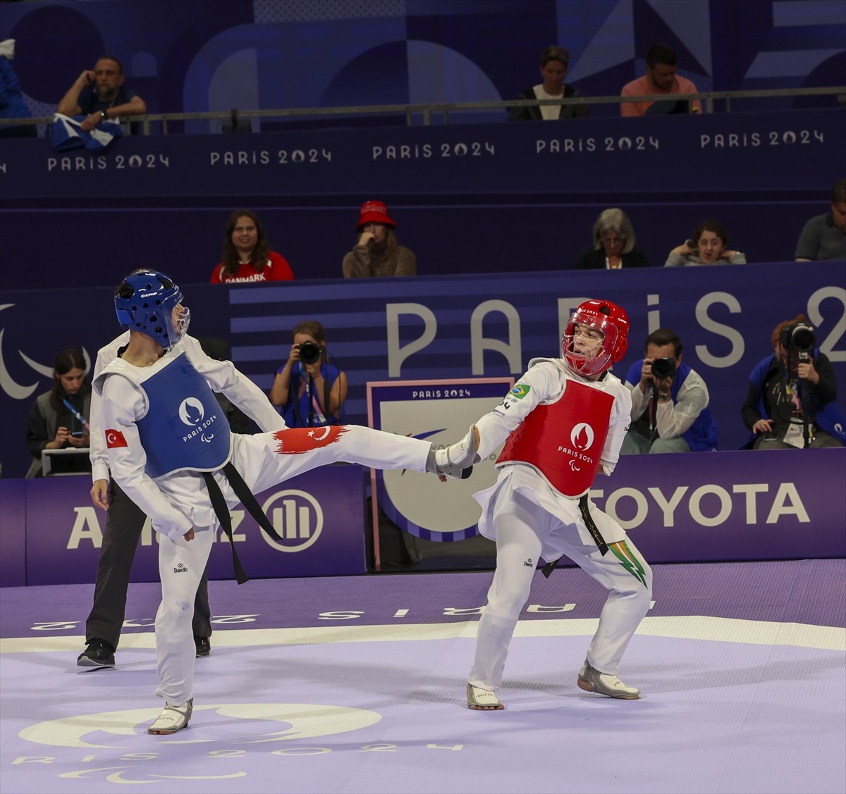 Paris 2024 Paralimpik Oyunları'nda erkekler tekvando K44 - 63 kilo yarı final mücadelesinde milli...