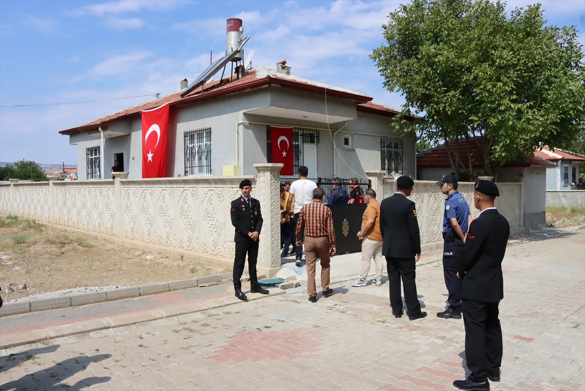 Pençe-Kilit Harekat bölgesinde, arama tarama faaliyeti sırasında açılan taciz ateşi sonucu şehit...