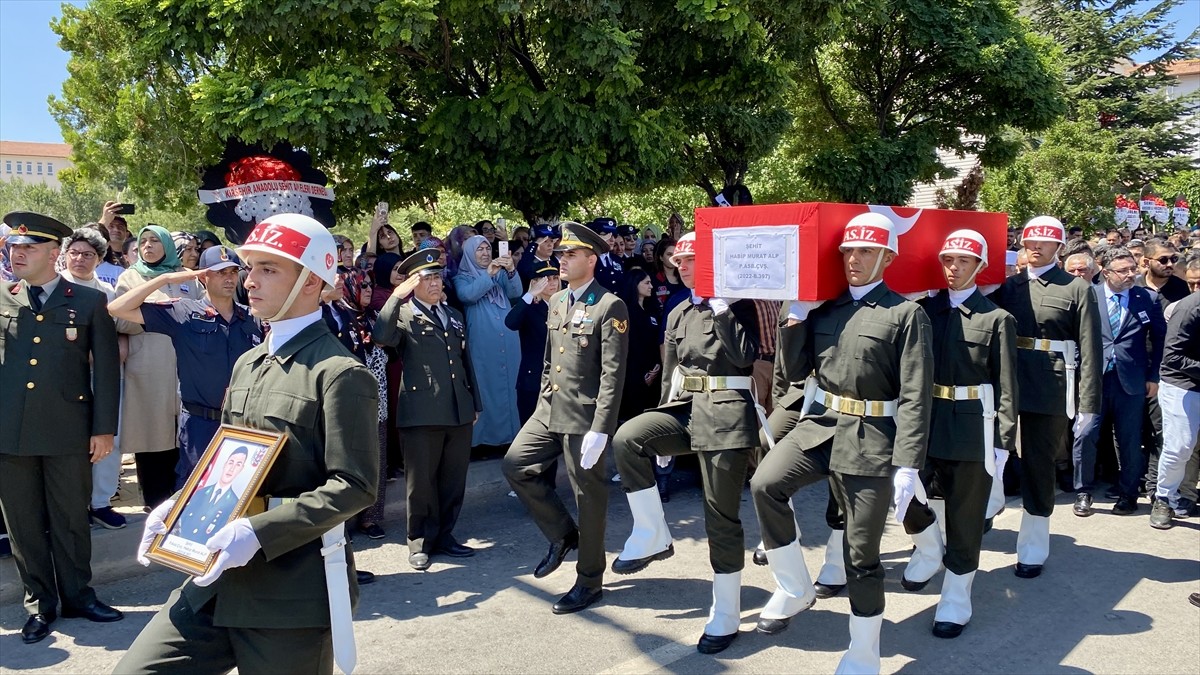 Pençe-Kilit Harekatı bölgesinde arama tarama faaliyeti sırasında açılan taciz ateşi sonucu şehit...