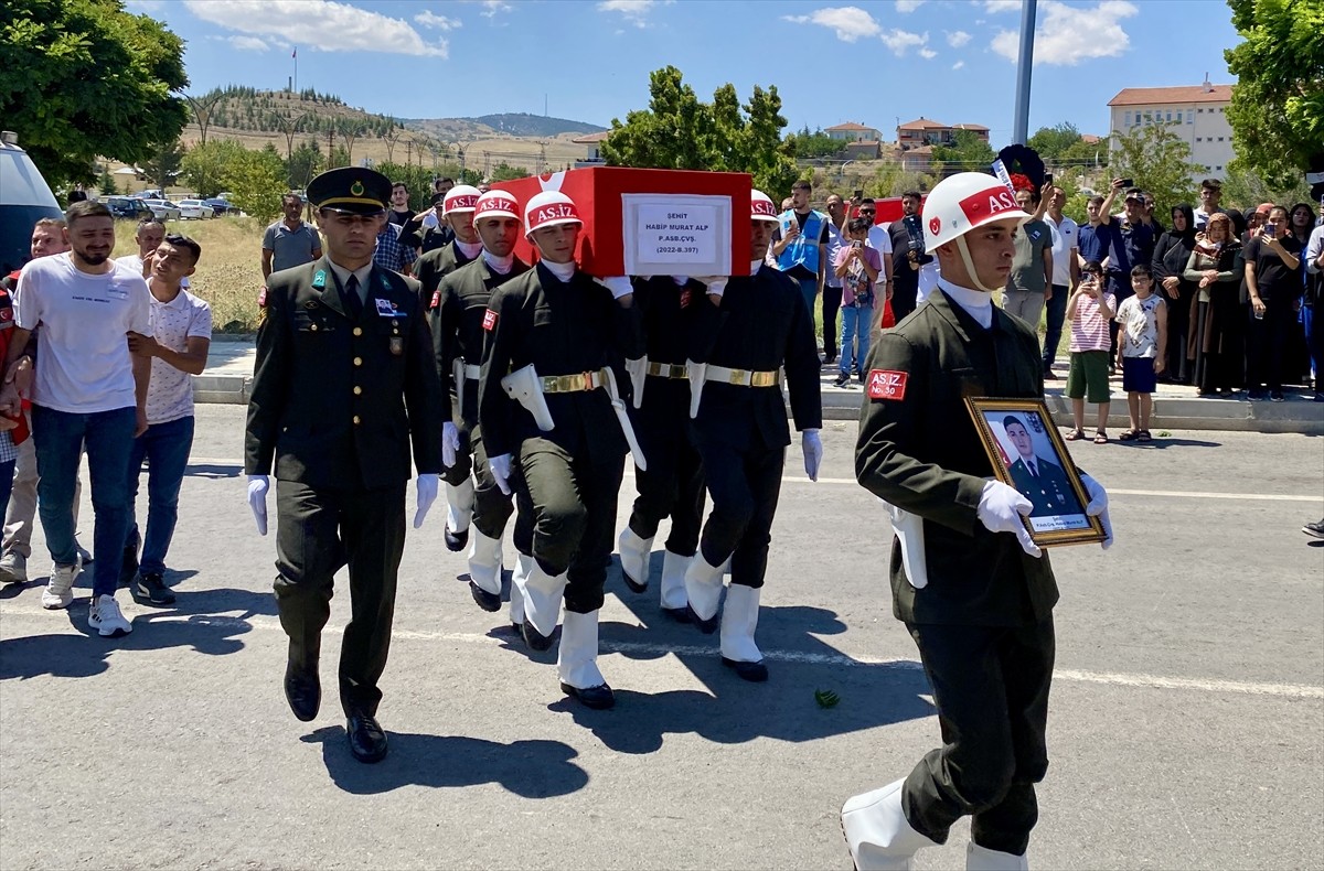 Pençe-Kilit Harekatı bölgesinde arama tarama faaliyeti sırasında açılan taciz ateşi sonucu şehit...