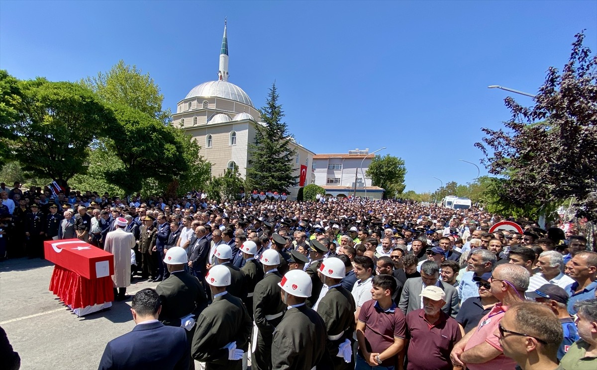 Pençe-Kilit Harekatı bölgesinde arama tarama faaliyeti sırasında açılan taciz ateşi sonucu şehit...