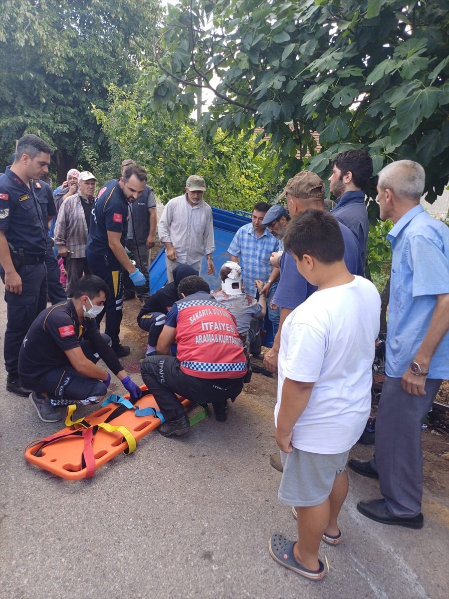 Sakarya'nın Ferizli ilçesinde "pat pat" diye tabir edilen tarım aracının devrilmesi sonucu 10 kişi...