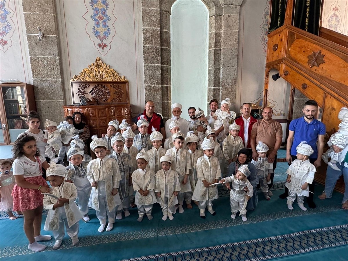  Samsun'da Kültür ve Turizm Bakanlığı ile Vakıflar Bölge Müdürlüğünce 29 çocuk için toplu sünnet...