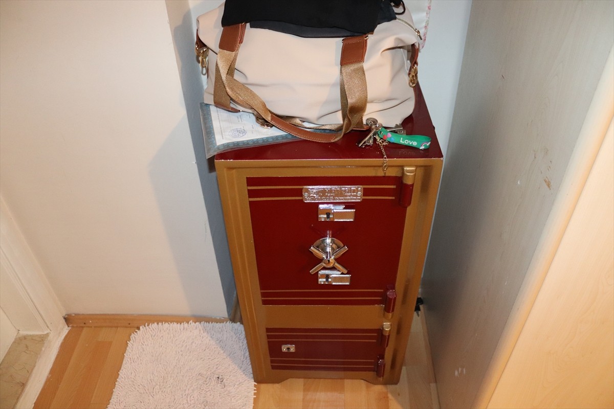 Samsun'un İlkadım ilçesinde doktor İnci Yurt'un evinden 2,5 milyon lira değerinde ziynet eşyası ve...