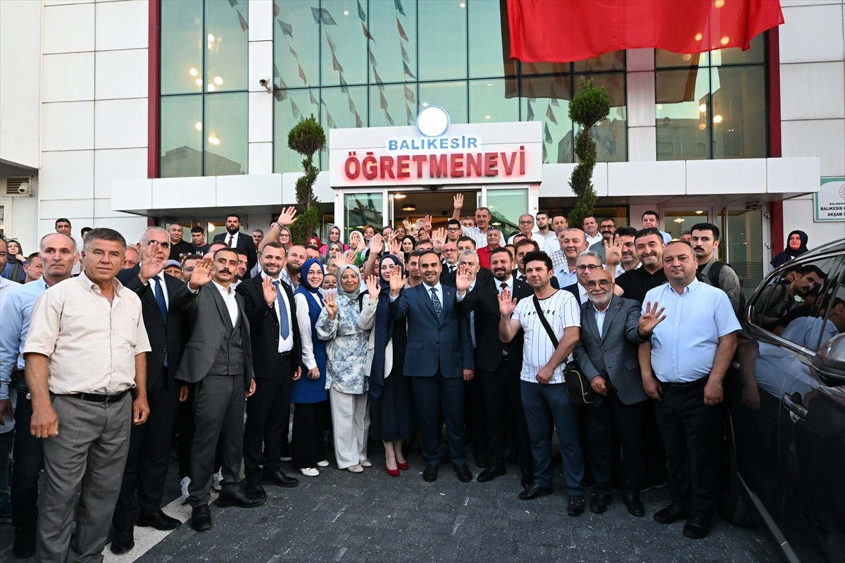 Sanayi ve Teknoloji Bakanı Mehmet Fatih Kacır, AK Parti Balıkesir İl Danışma Meclisi Toplantısına...
