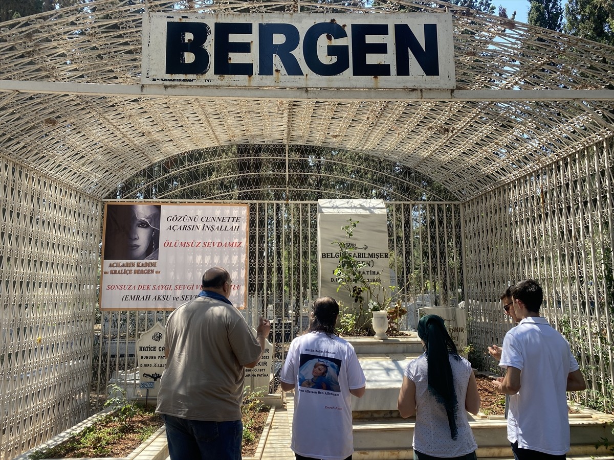 Şarkıcı Bergen'in ölümünün 35. yıl dönümü dolayısıyla Mersin'deki mezarı başında anma programı...
