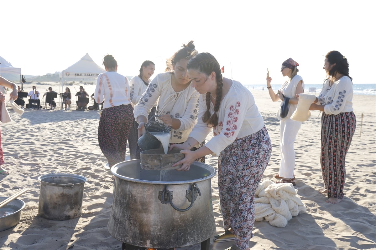 Şile Belediyesi tarafından düzenlenen "35. Uluslararası Şile Bezi Kültür ve Sanat Festivali"...