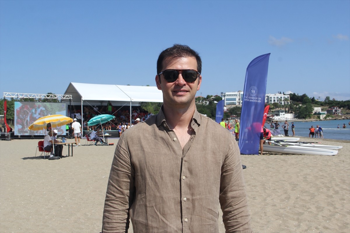 Sinop'ta Akliman mevkisinde, Türkiye Kürek Federasyonu tarafından düzenlenen Sanmar Denizcilik...