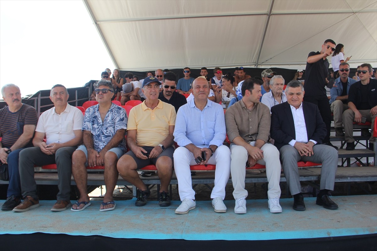 Sinop'ta Akliman mevkisinde, Türkiye Kürek Federasyonu tarafından düzenlenen Sanmar Denizcilik...