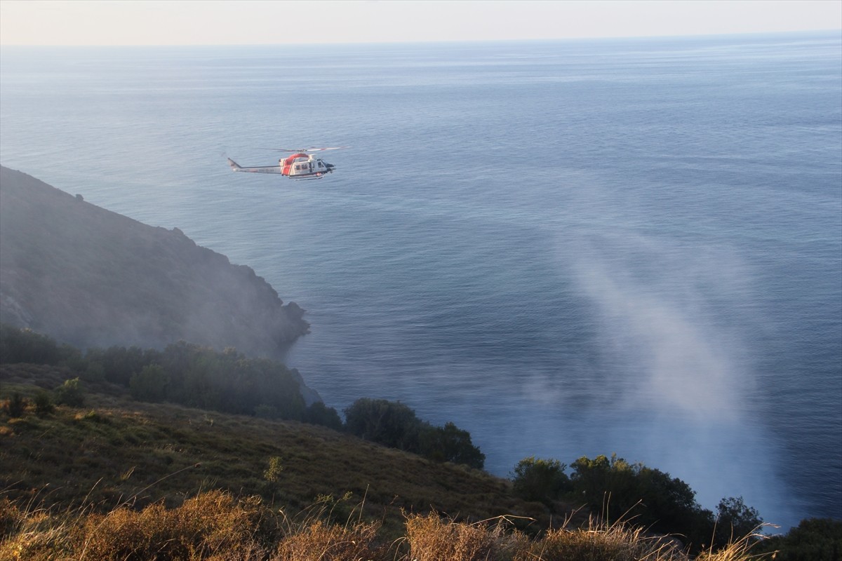 Sinop’ta ormanlık alanda çıkan yangına müdahale ederken uçuruma düşen itfaiye erinin kurtarılması...