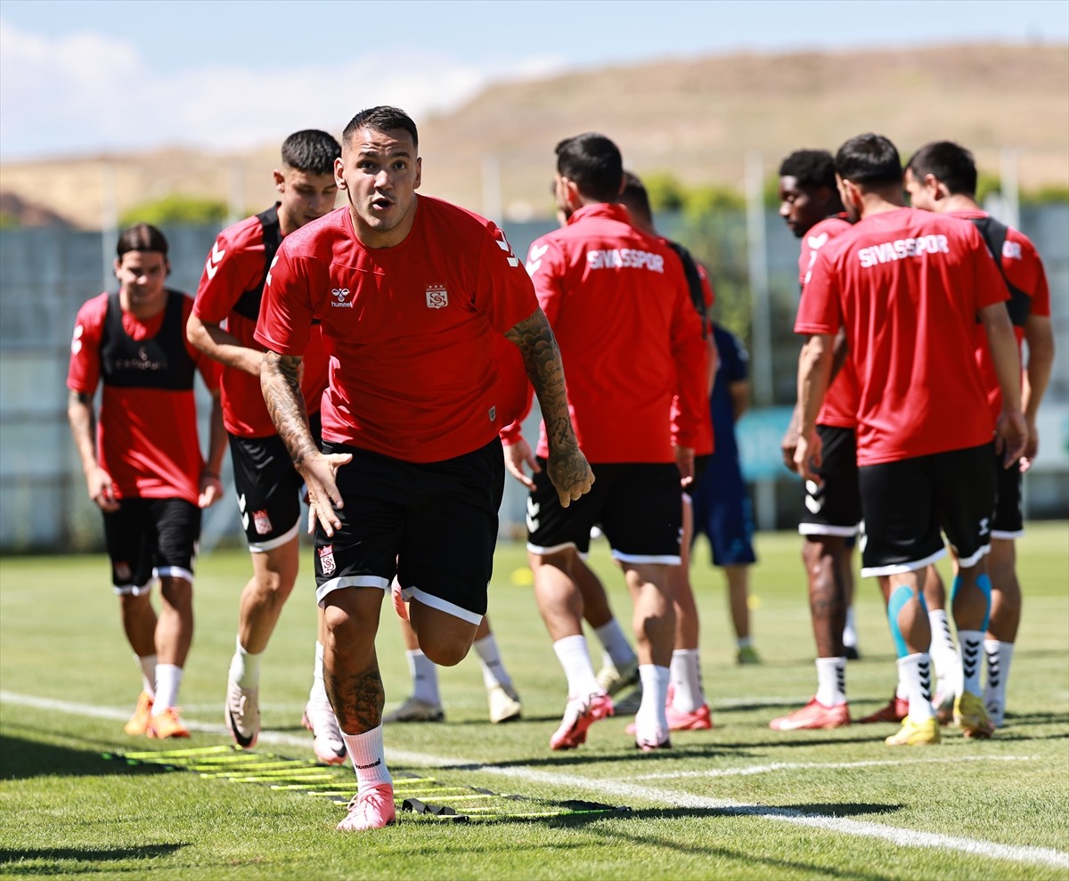 Sivasspor, Trendyol Süper Lig 2024-2025 sezonu ilk haftasında sahasında Trabzonspor ile yapacağı...