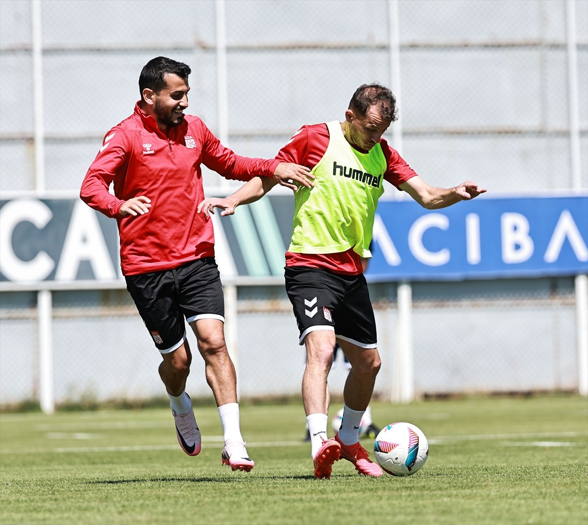 Sivasspor, Trendyol Süper Lig 2024-2025 sezonu ilk haftasında sahasında Trabzonspor ile yapacağı...