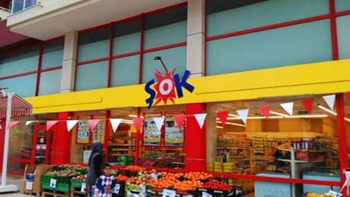 Şok Market'te 21-27 Ağustos 2024 İndirim Fırsatları: Fairy Platinum Plus Bulaşık Makinesi Tableti 40'lı 459 TL'den 229 TL'ye 9 Kilo OMO 450 TL'den 318 TL'ye Düştü