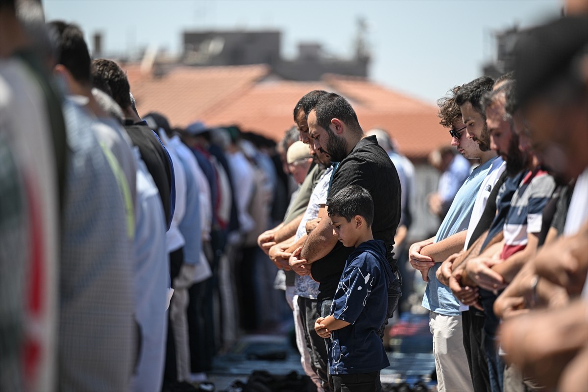 Suikasta uğrayan Hamas Siyasi Büro Başkanı İsmail Heniyye için Ankara'da gıyabi cenaze namazı...
