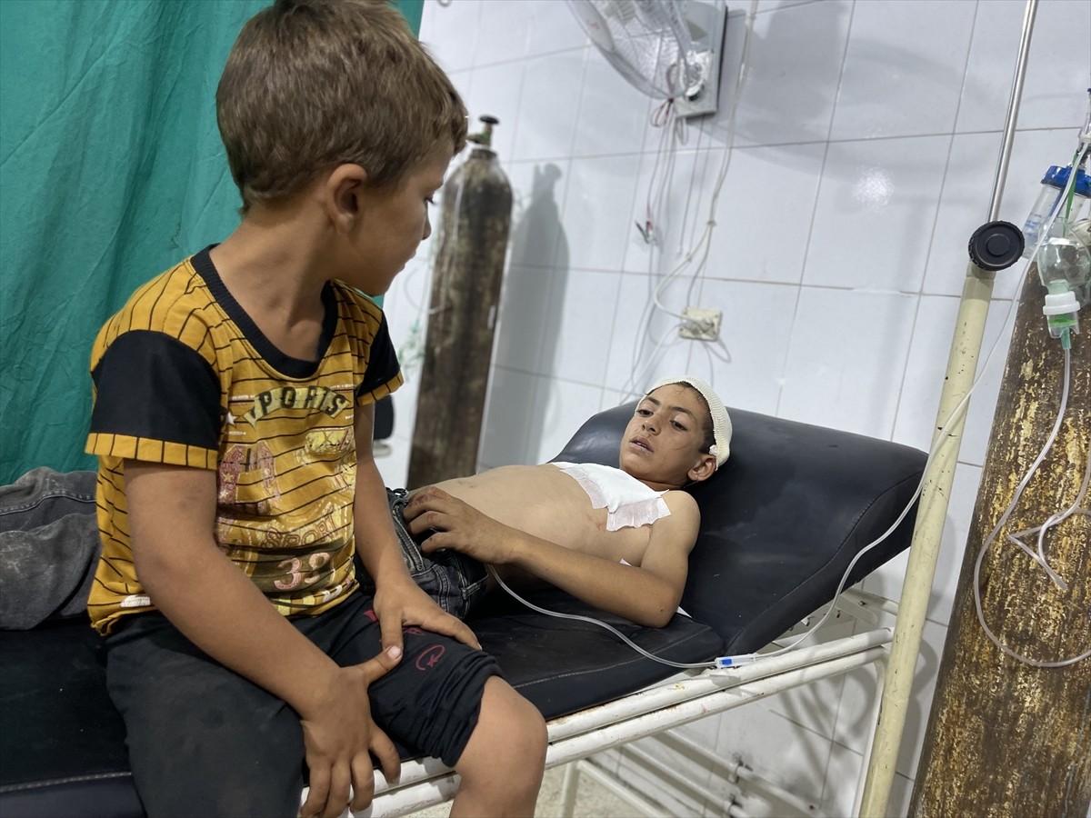 Suriye’deki Beşşar Esed rejiminin Hama ilinin kuzeybatısındaki Meşşik köyüne karadan karaya atış...