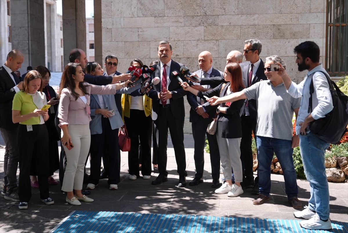 TBMM Başkanı Numan Kurtulmuş, Türkiye İşçi Partisi (TİP) Genel Başkanı Erkan Baş ile TİP İstanbul...