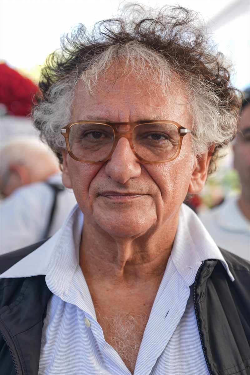 Tiyatro ve sinema sanatçısı Genco Erkal'ın cenazesi, Teşvikiye Camisi'nde kılınan cenaze namazının...