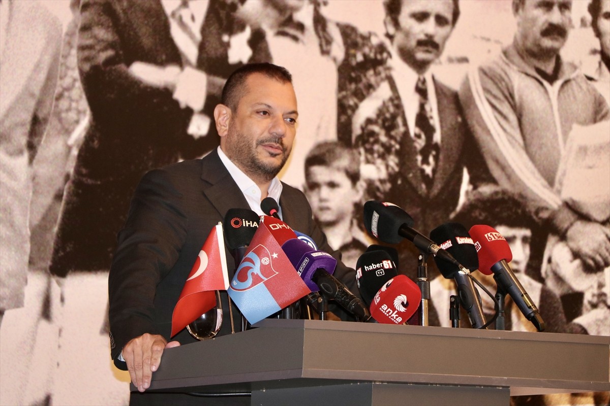 Trabzon'da, Trabzonspor'un "Süper Lig'de 50. Yıl" etkinliği düzenlendi. Etkinliğe, Ulaştırma ve...