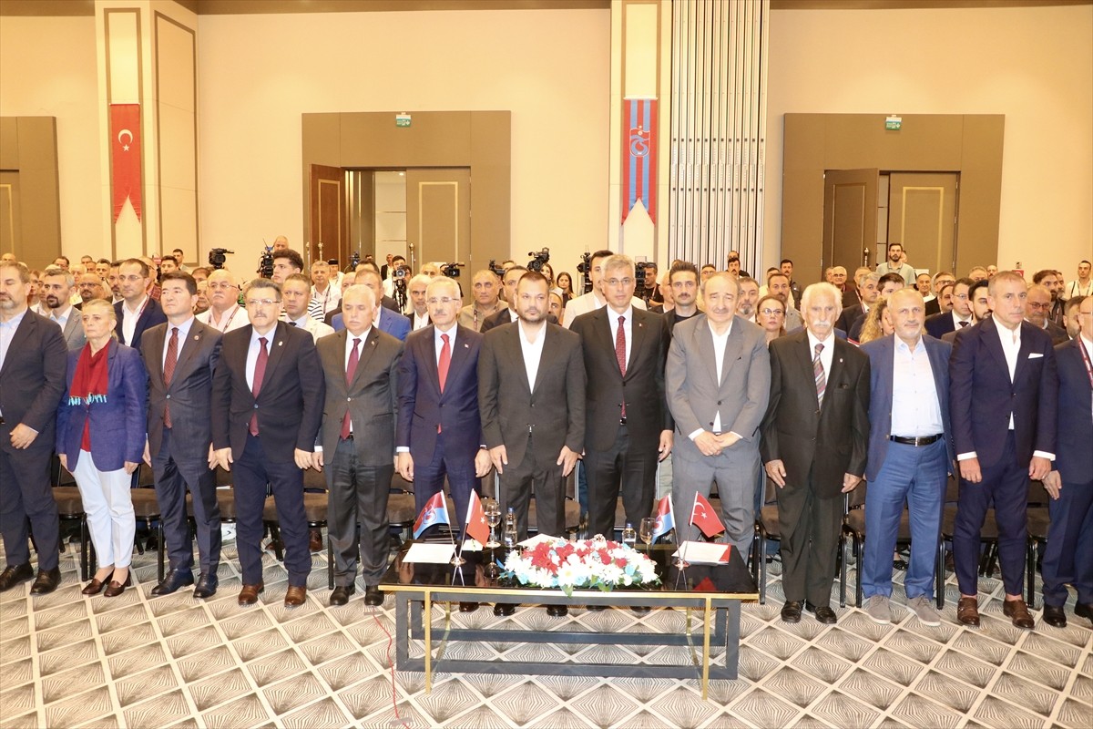 Trabzon'da, Trabzonspor'un "Süper Lig'de 50. Yıl" etkinliği düzenlendi. Etkinliğe, Ulaştırma ve...