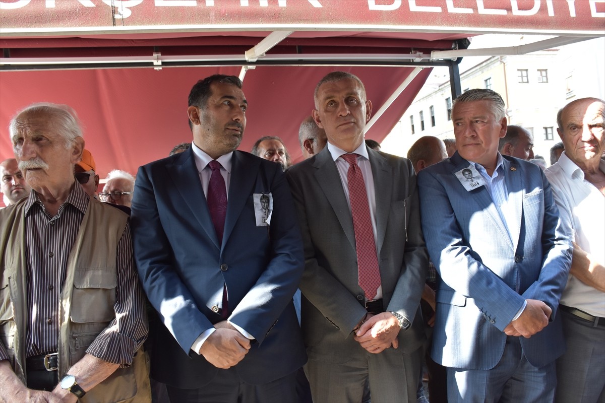 Trabzonspor Kulübünün dün yaşamını yitiren kurucu üyelerinden ve eski başkanlarından Ahmet Salih...