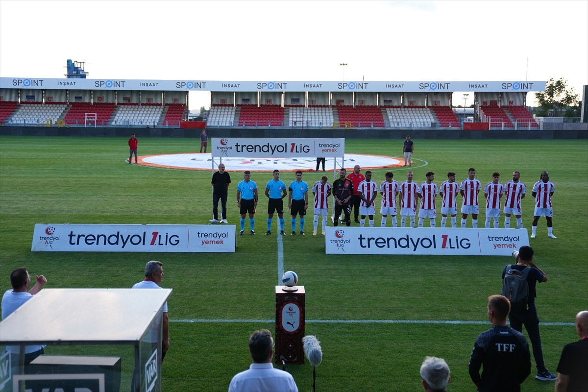 Trendyol 1. Lig'in ilk haftasında Yeni Malatyaspor ile Pendikspor karşılaşması, Malatyaspor sahaya...