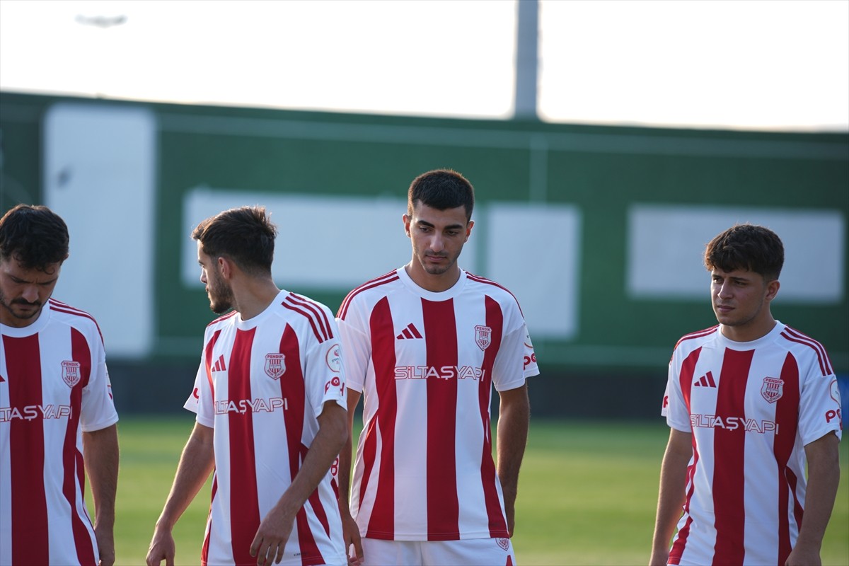 Trendyol 1. Lig'in ilk haftasında Yeni Malatyaspor ile Pendikspor karşılaşması, Malatyaspor sahaya...