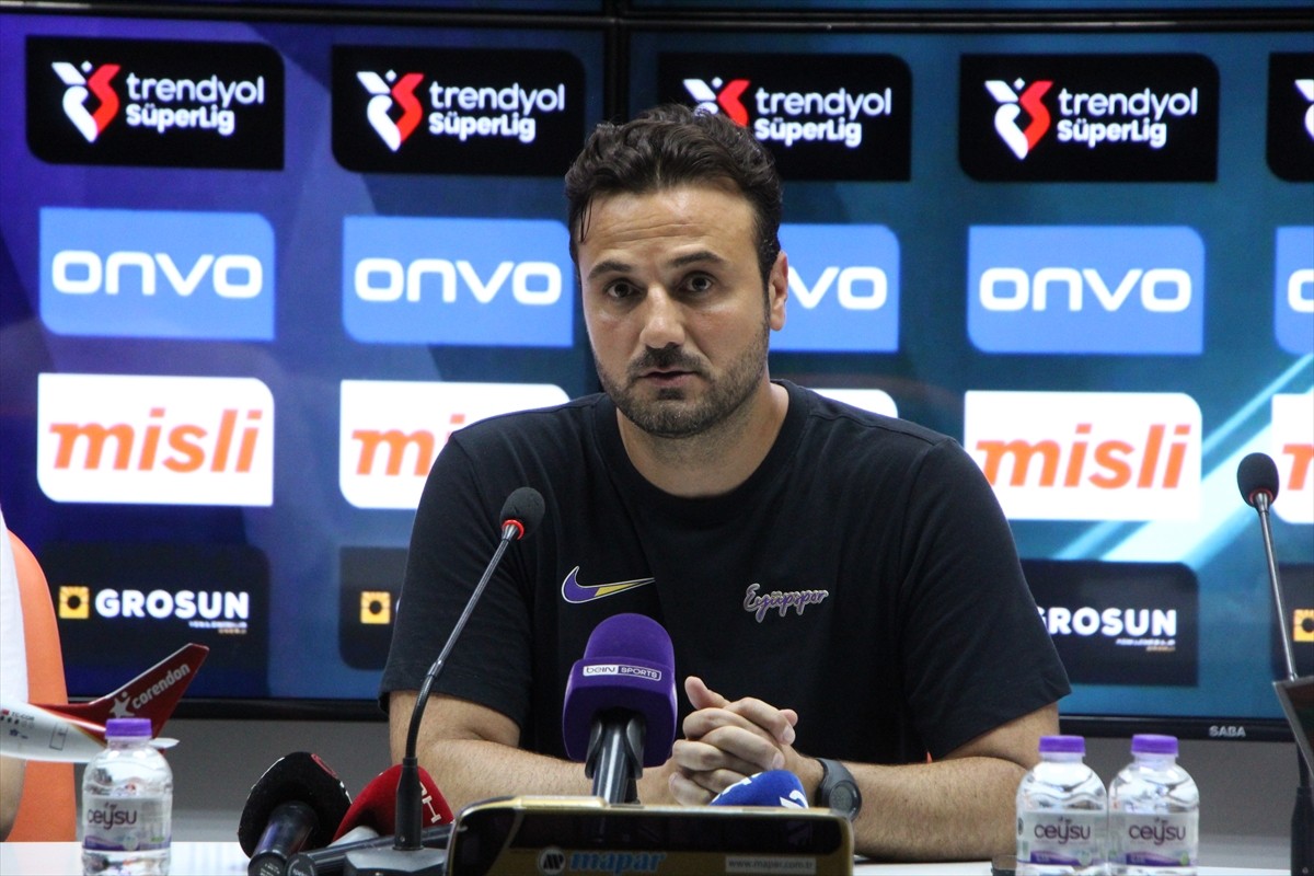 Trendyol Süper Lig'in ilk haftasında evinde Eyüpspor ile 1-1 berabere kalan Corendon Alanyapor'un...