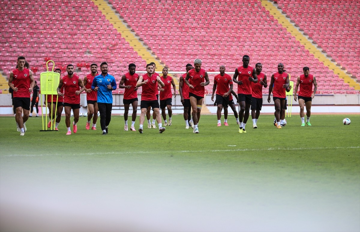 Trendyol Süper Lig ekiplerinden Atakaş Hatayspor'un teknik direktörü Özhan Pulat, AA muhabirine...