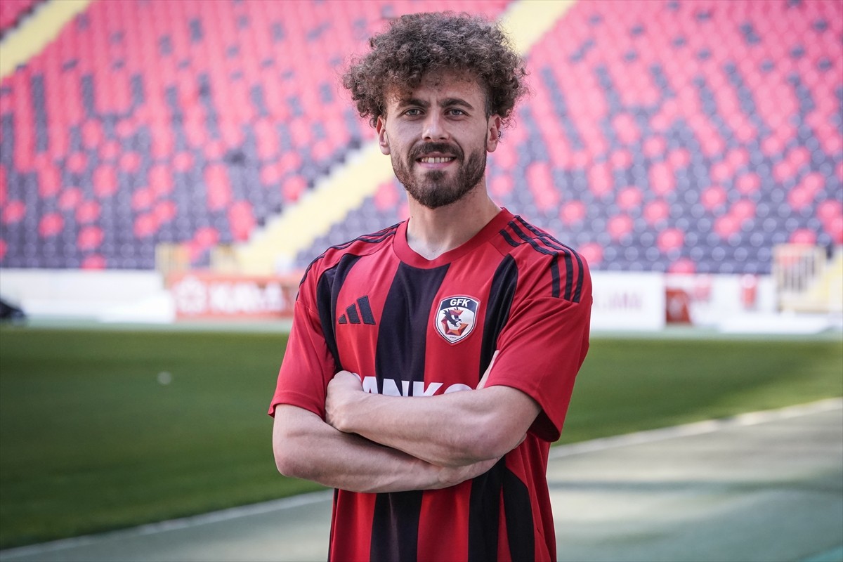 Trendyol Süper Lig ekiplerinden Gaziantep FK, Ogün Özçiçek'i kadrosuna kattı.