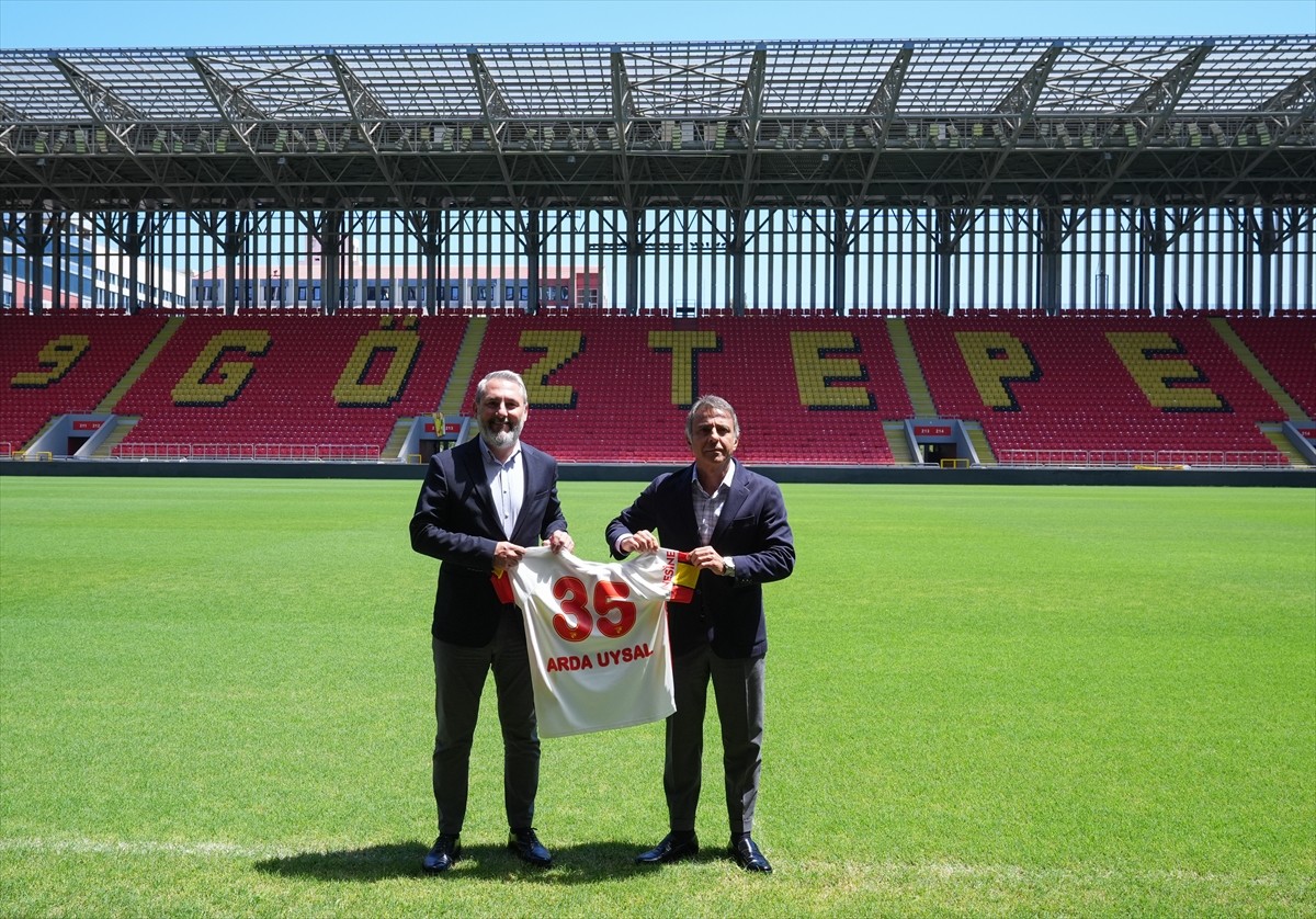 Trendyol Süper Lig ekiplerinden Göztepe, Nesine şirketi ile forma sağ kol sponsorluğu anlaşması...