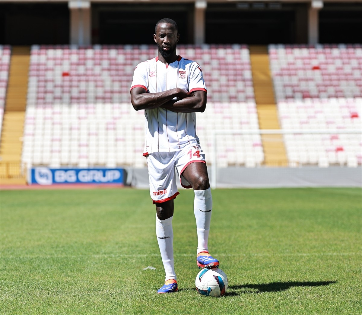 Trendyol Süper Lig ekiplerinden Sivasspor, 4,5 sezondur kırmızı-beyazlı formayı giyen savunma...