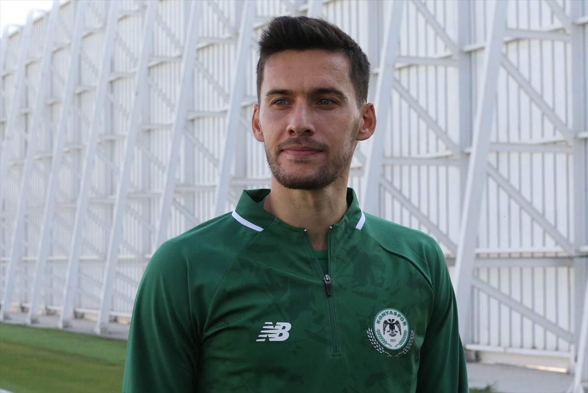 Trendyol Süper Lig ekiplerinden TÜMOSAN Konyaspor'da teknik direktör Ali Çamdalı (fotoğrafta)...