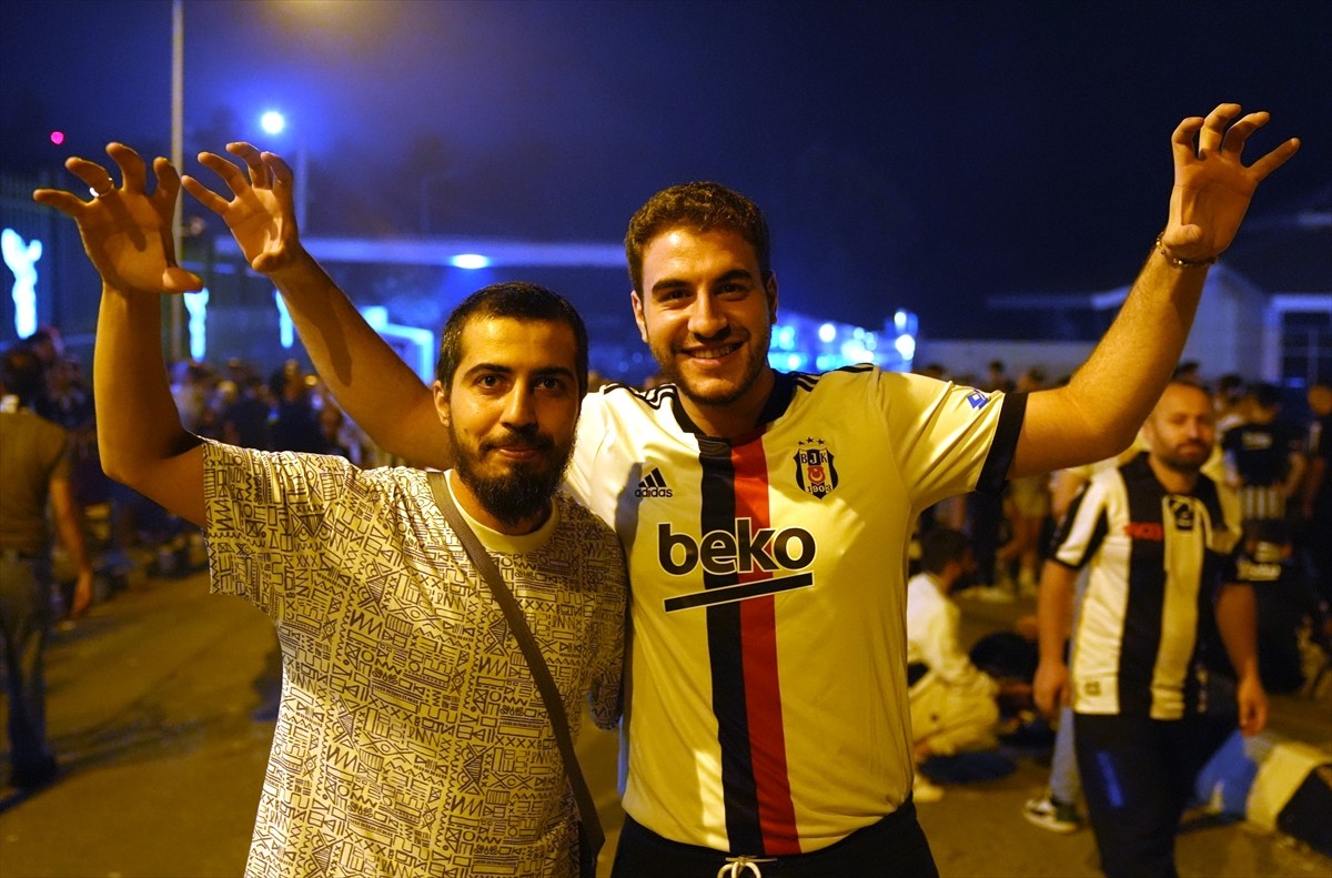 Turkcell Süper Kupa maçında Galatasaray'ı 5-0 yenerek şampiyon olan Beşiktaş, Ümraniye'de...