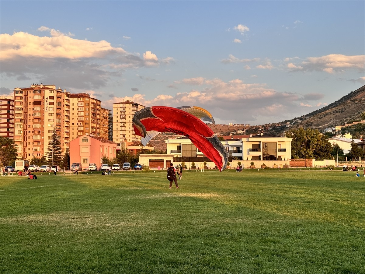 Türkiye'nin önemli hava sporları merkezlerinden Kayseri'nin Talas ilçesinde, resmi iniş alanı...