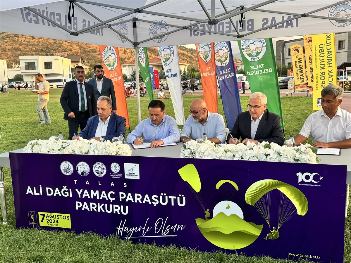 Türkiye'nin önemli hava sporları merkezlerinden Kayseri'nin Talas ilçesinde, resmi iniş alanı...