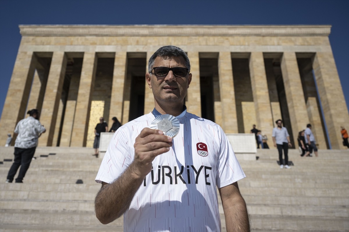 Türkiye Atıcılık Federasyonu Başkanı Gürsel Çolakoğlu ve Paris 2024 Olimpiyat Oyunları'nda...
