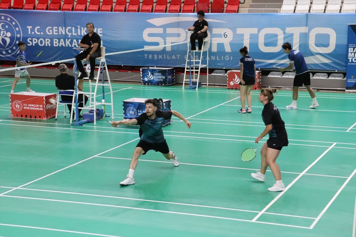 Türkiye Badminton Süper Lig ve Gelişim Ligi 4. etap müsabakaları Erzincan'da başladı.  Türkiye...