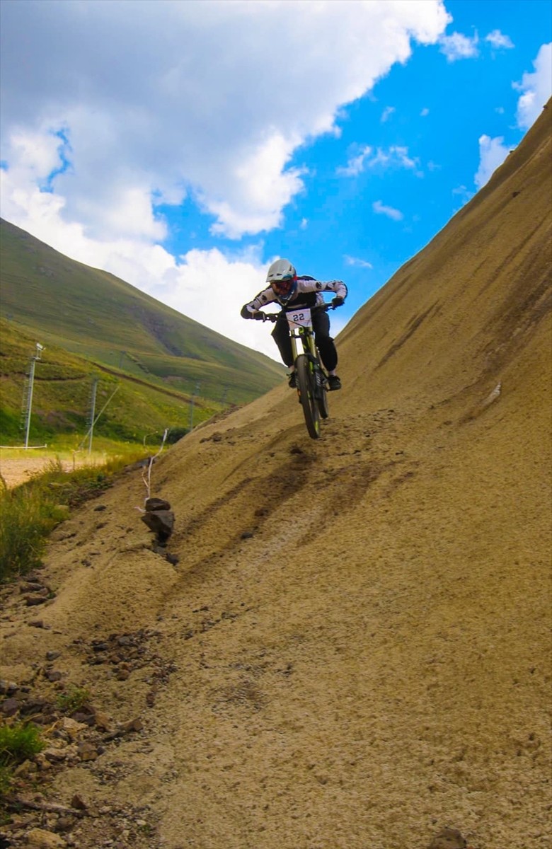 Türkiye Bisiklet Federasyonu tarafından Erzurum'da düzenlenen Downhill Türkiye Şampiyonası...
