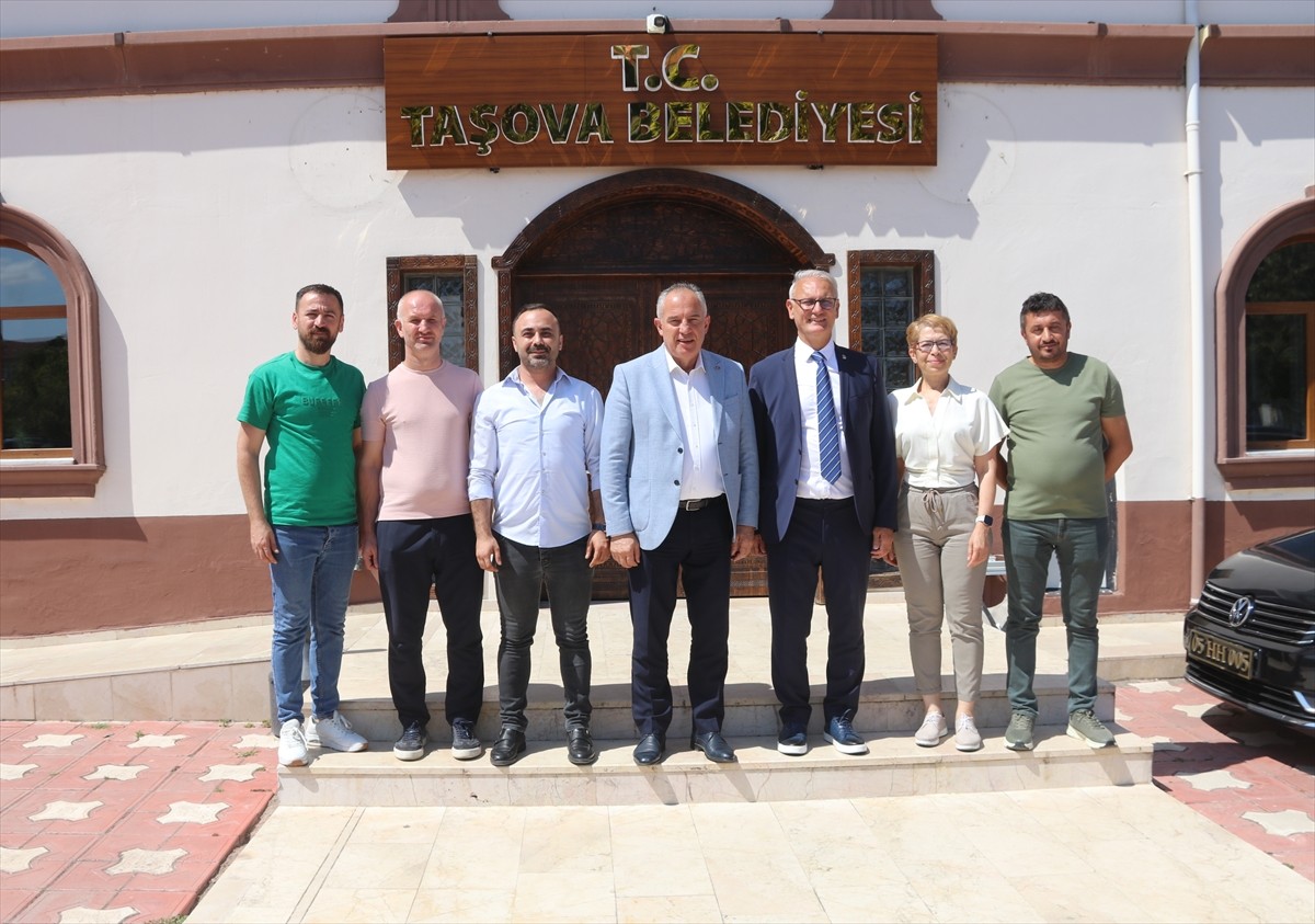 Türkiye Hentbol Federasyonu (THF) Başkanı Uğur Kılıç ve THF Yönetim Kurulu üyeleri, Mini Mini...