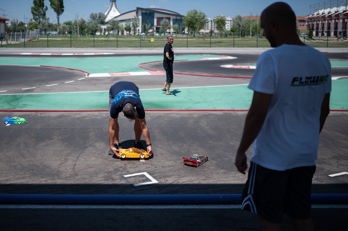 Türkiye Onroad Şampiyonasının (TORC) üçüncü etabı Afyonkarahisar'da gerçekleştirildi. Yaklaşık 40...