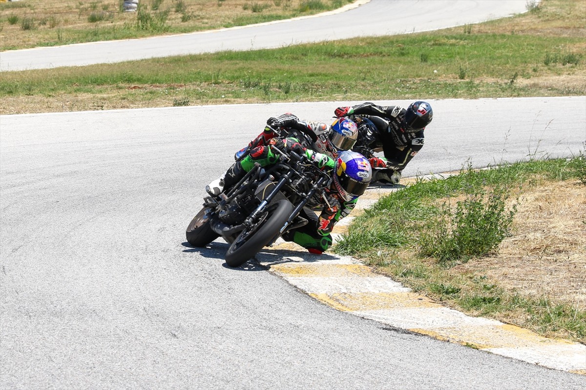 Türkiye Süpermoto Şampiyonası üçüncü ve dördüncü ayak yarışları Uşak'ta yapıldı. Türkiye...