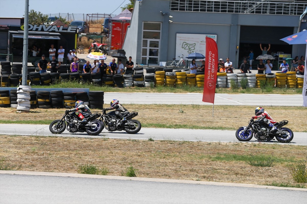 Türkiye Süpermoto Şampiyonası üçüncü ve dördüncü ayak yarışları Uşak'ta yapıldı. Türkiye...