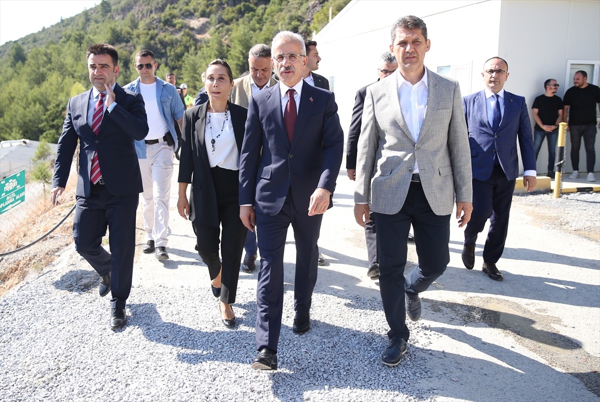 Ulaştırma ve Altyapı Bakanı Abdulkadir Uraloğlu, Alanya-Gazipaşa Yolu Gökçebelen Tünel...