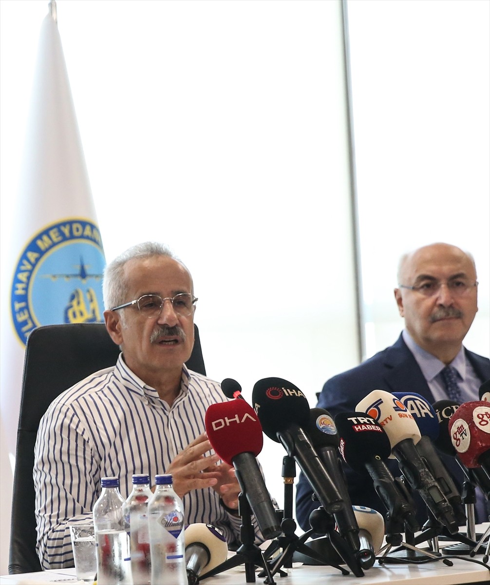 Ulaştırma ve Altyapı Bakanı Abdulkadir Uraloğlu (sol 3), Mersin'de hizmete açılacak Çukurova...